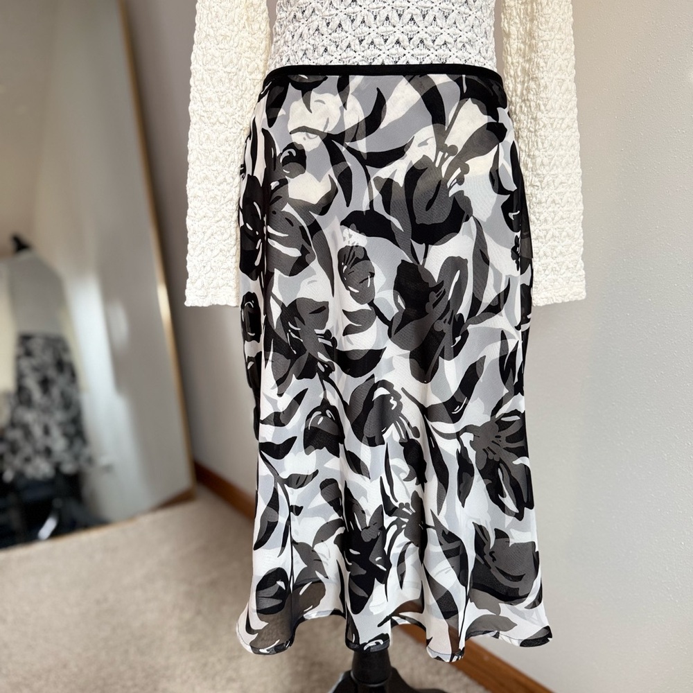 Geoffrey Beene Black White Floral Midi Skirt Size 10 Layered Flowy